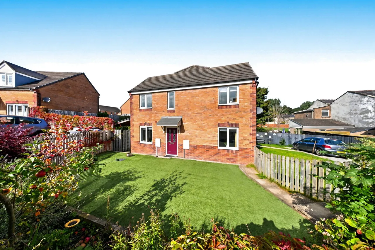 3 bed house for sale, Tomlinson Place, Rishton, BB1
