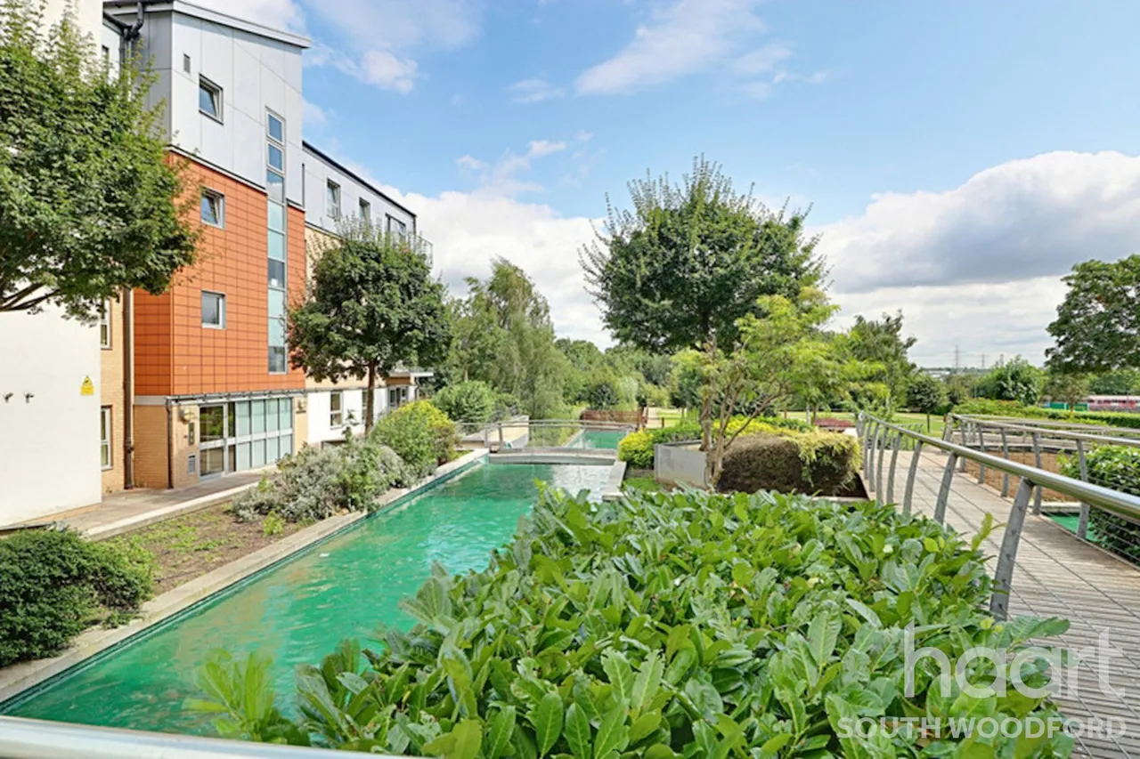 Queen Mary Avenue, London, E18, photo 2
