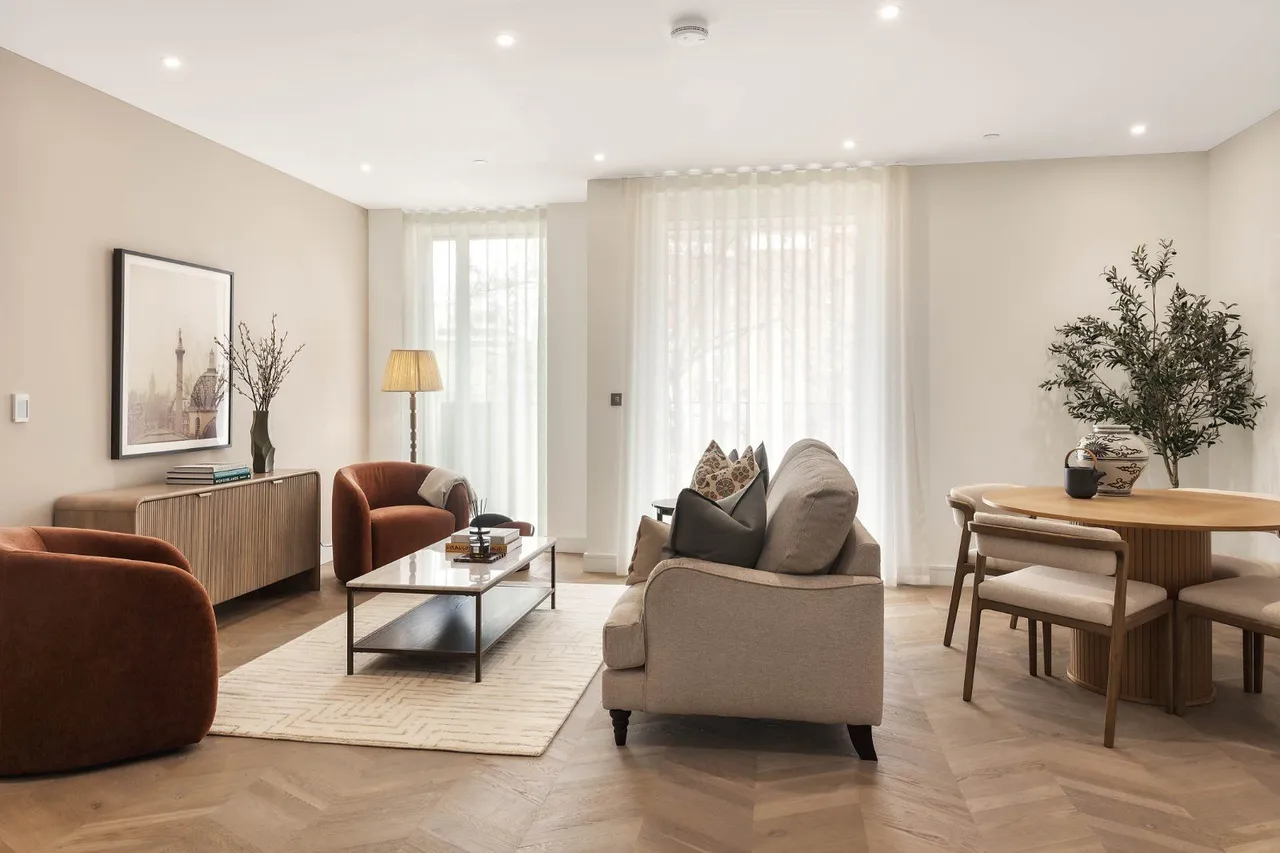 Central Avenue, London, SW6 2DD, photo 2