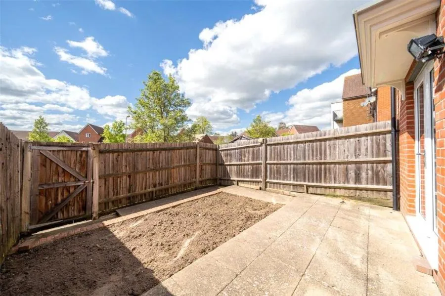 Outfield Crescent, Wokingham, RG40, photo 16