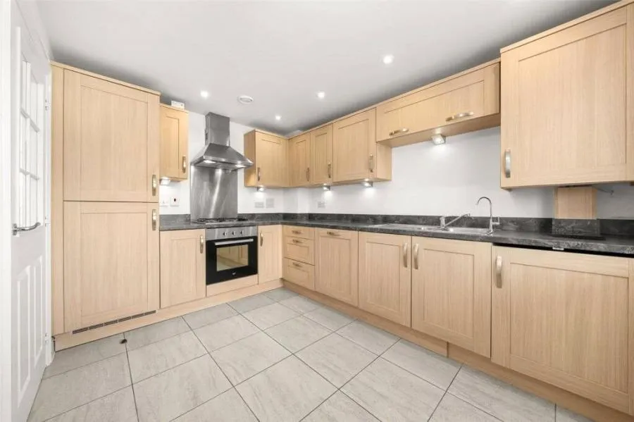Outfield Crescent, Wokingham, RG40, photo 3