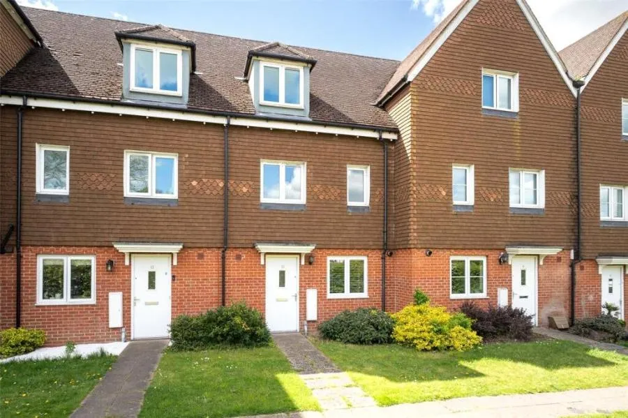 3 bed house for sale, Outfield Crescent, Wokingham, RG40