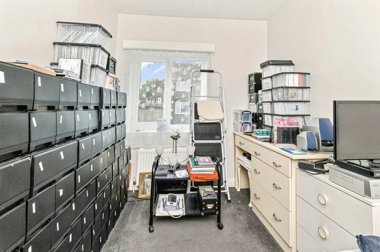 Warneford Rise, Cowlersley, Huddersfield, photo 6