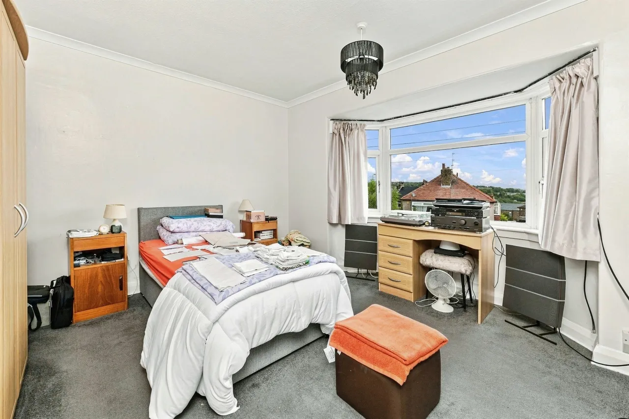 Warneford Rise, Cowlersley, Huddersfield, photo 4
