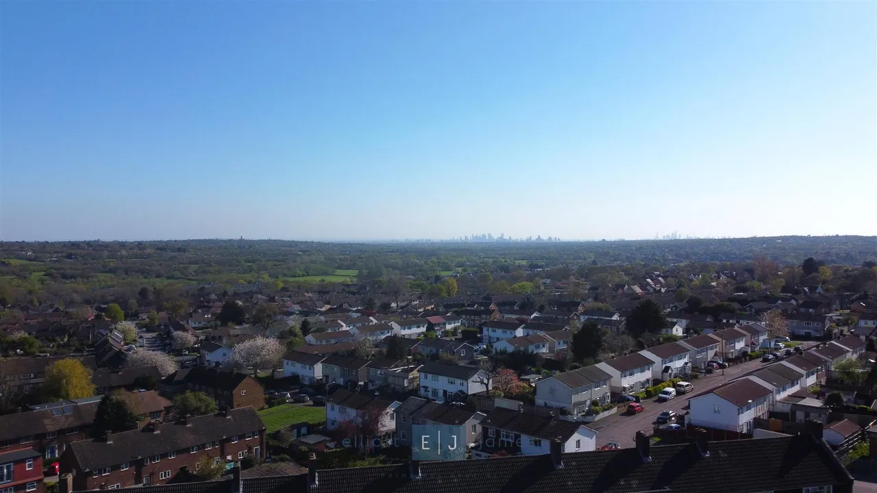 Luna Court, Loughton, photo 10