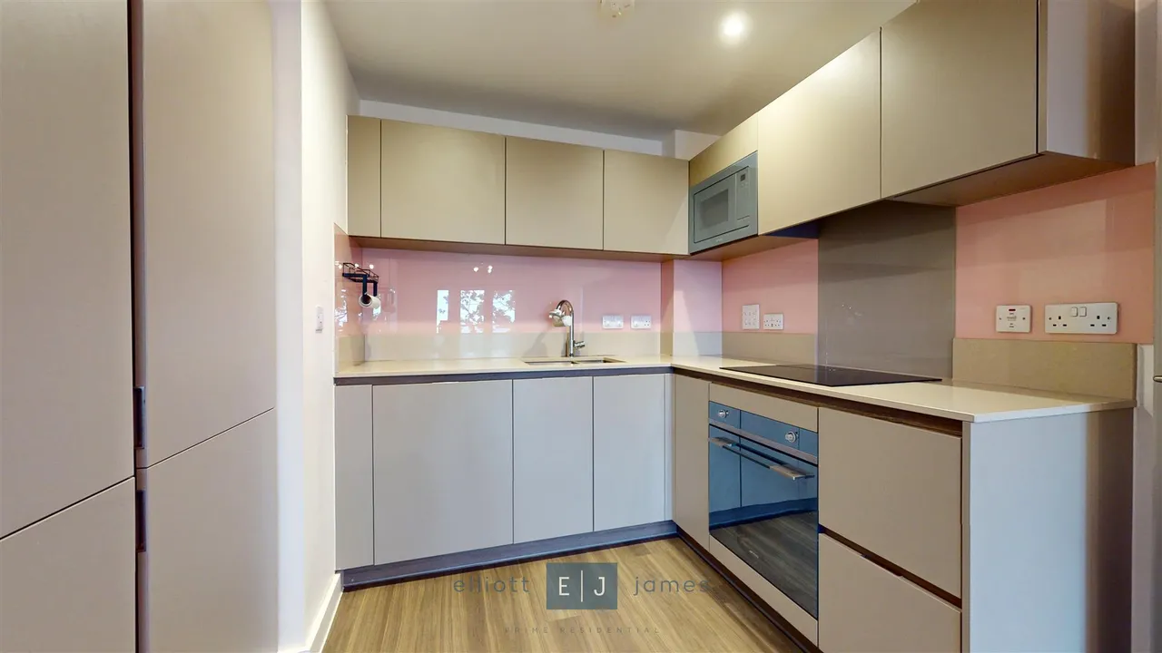Luna Court, Loughton, photo 4