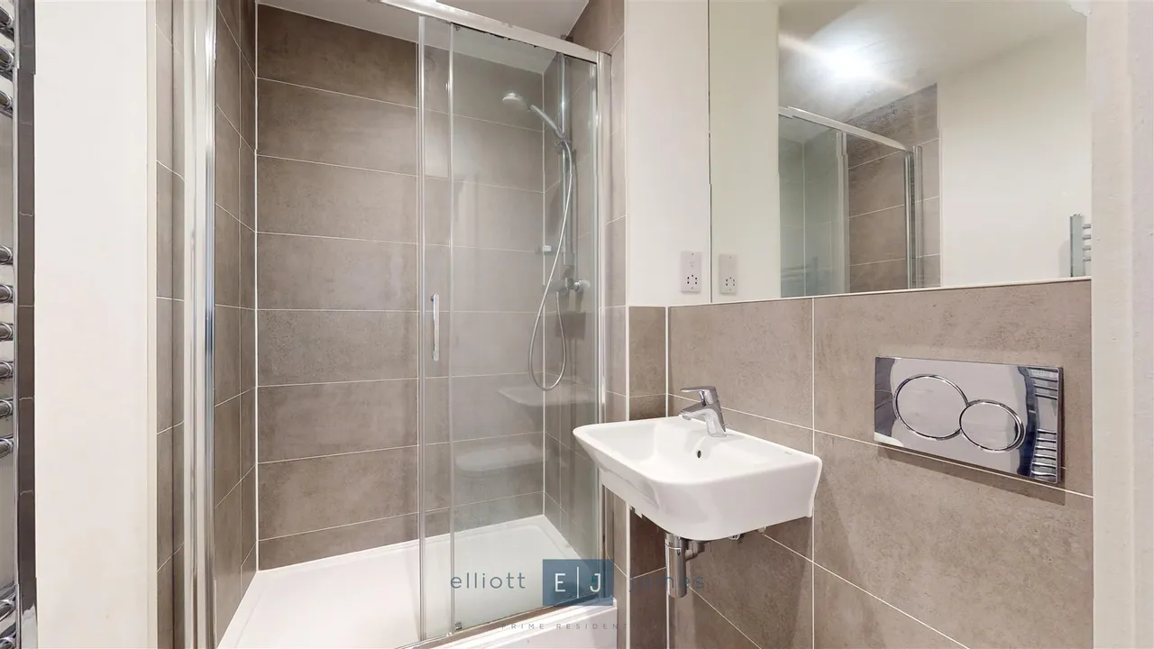 Luna Court, Loughton, photo 9
