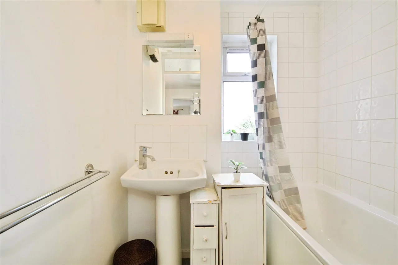Pocklington Close, London, NW9, photo 13