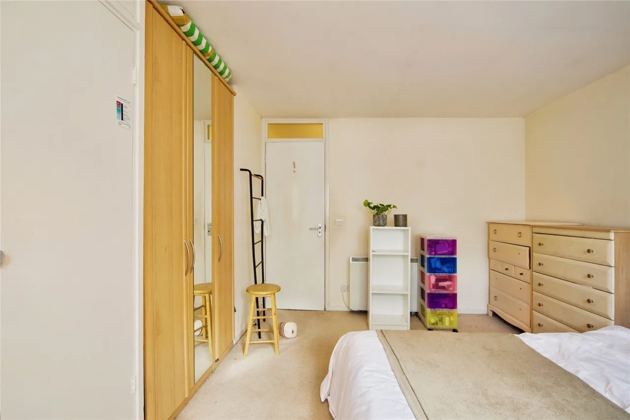 Pocklington Close, London, NW9, photo 10