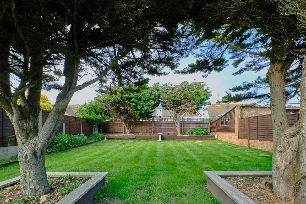 Beach Close, Seaford, photo 34