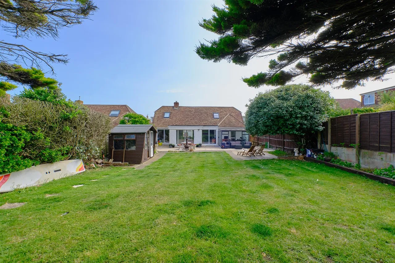 Beach Close, Seaford, photo 33