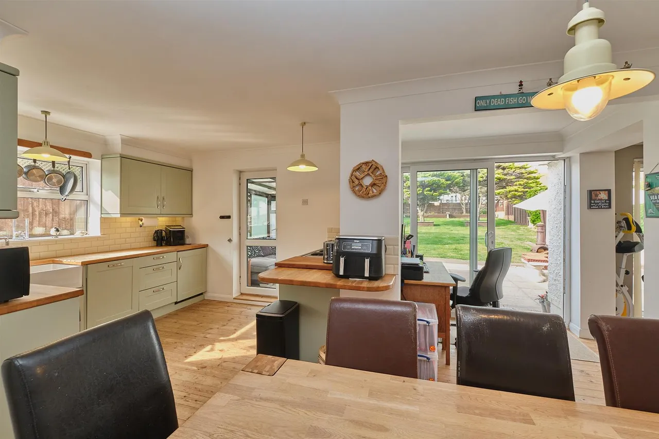 Beach Close, Seaford, photo 8