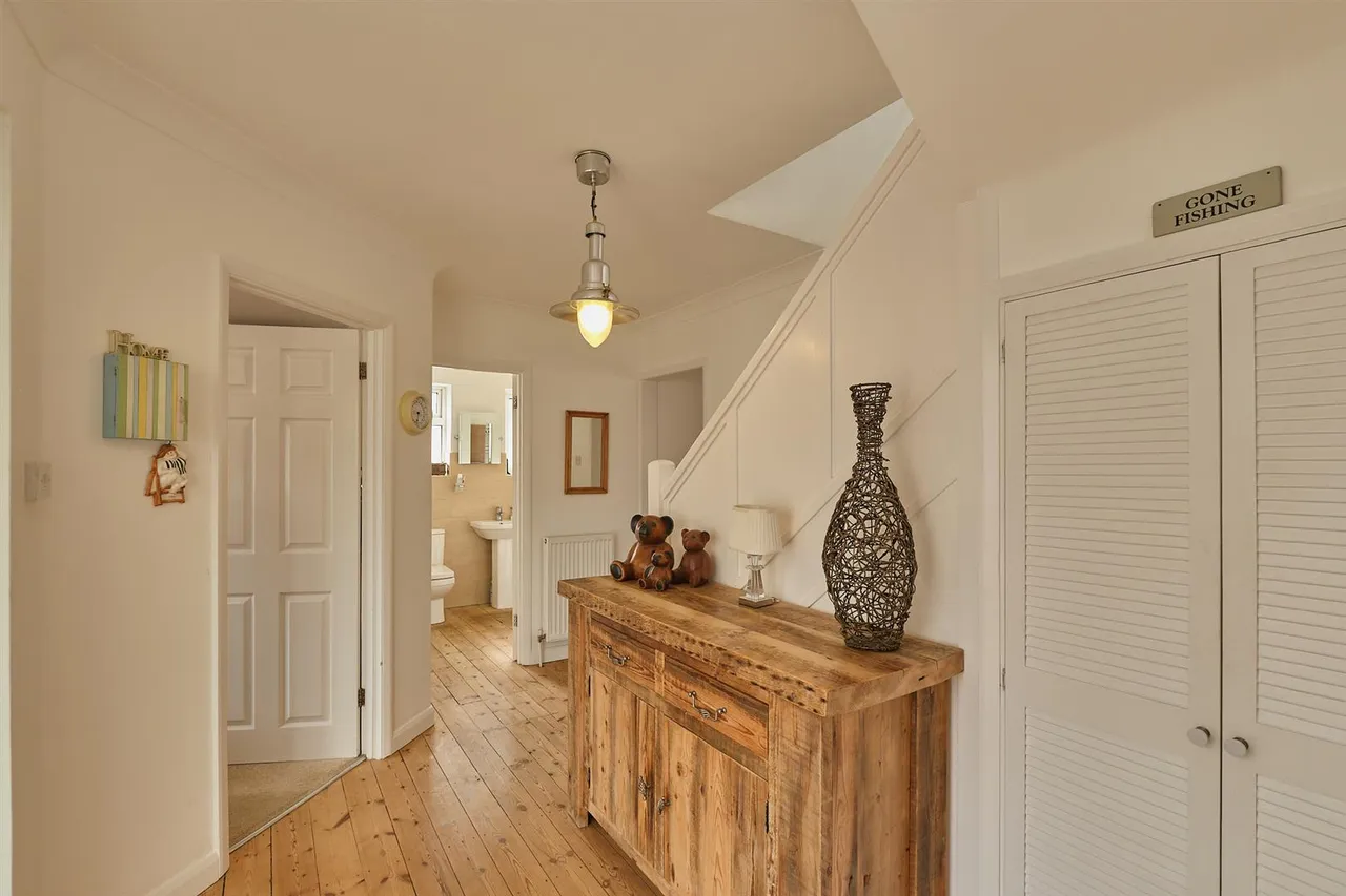 Beach Close, Seaford, photo 16