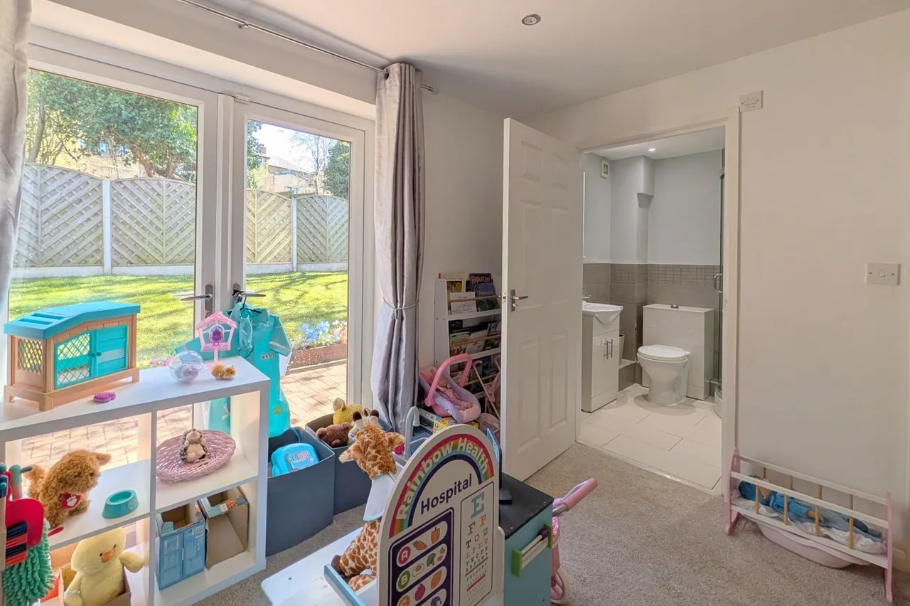 Tofts Grove, Brighouse, HD6, photo 21
