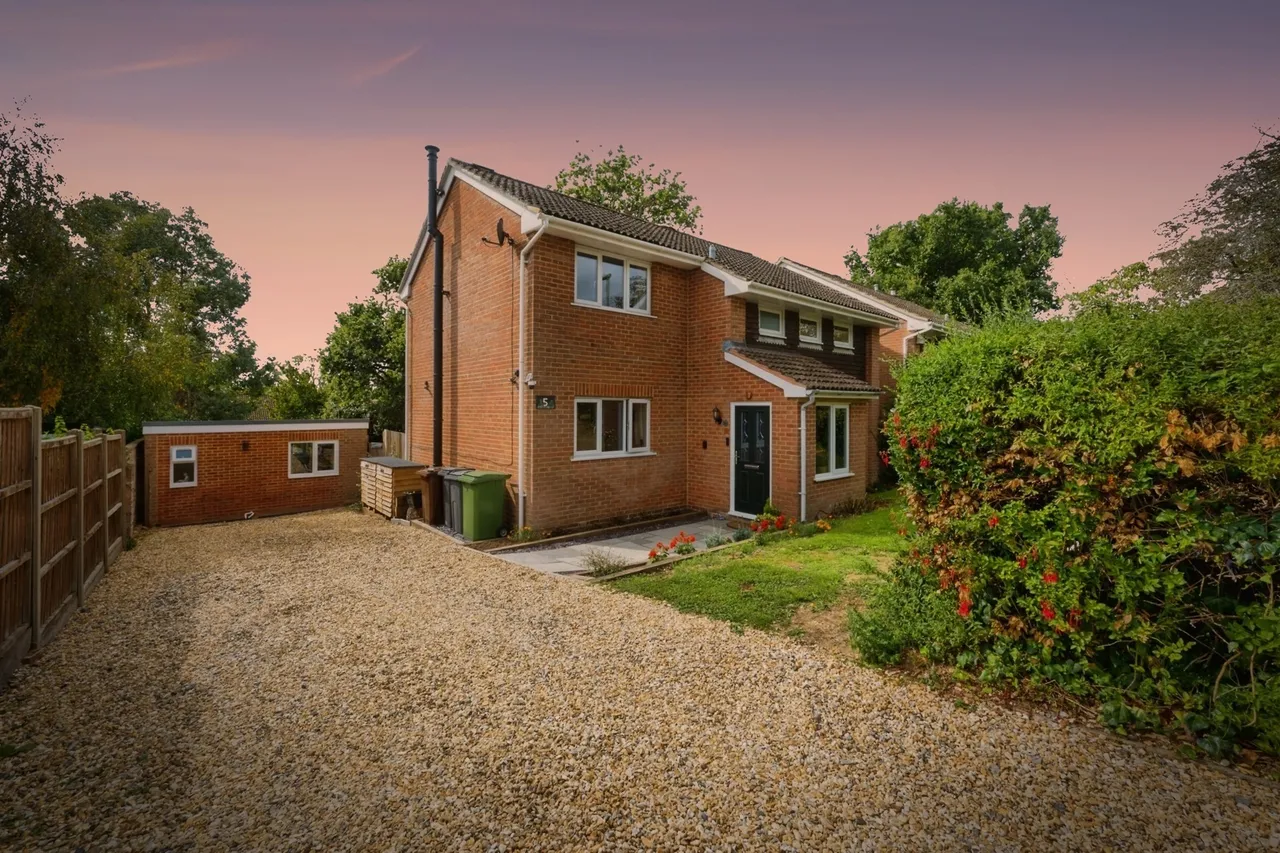 Piping Road, Colden Common, SO21, photo 4