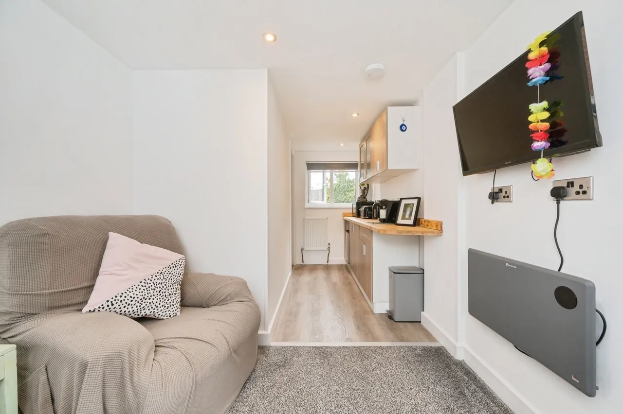 Piping Road, Colden Common, SO21, photo 25