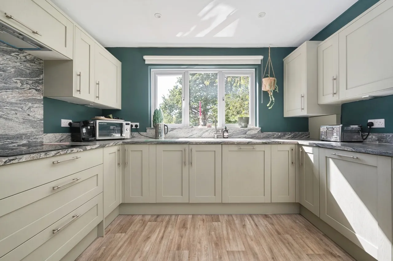 Piping Road, Colden Common, SO21, photo 3