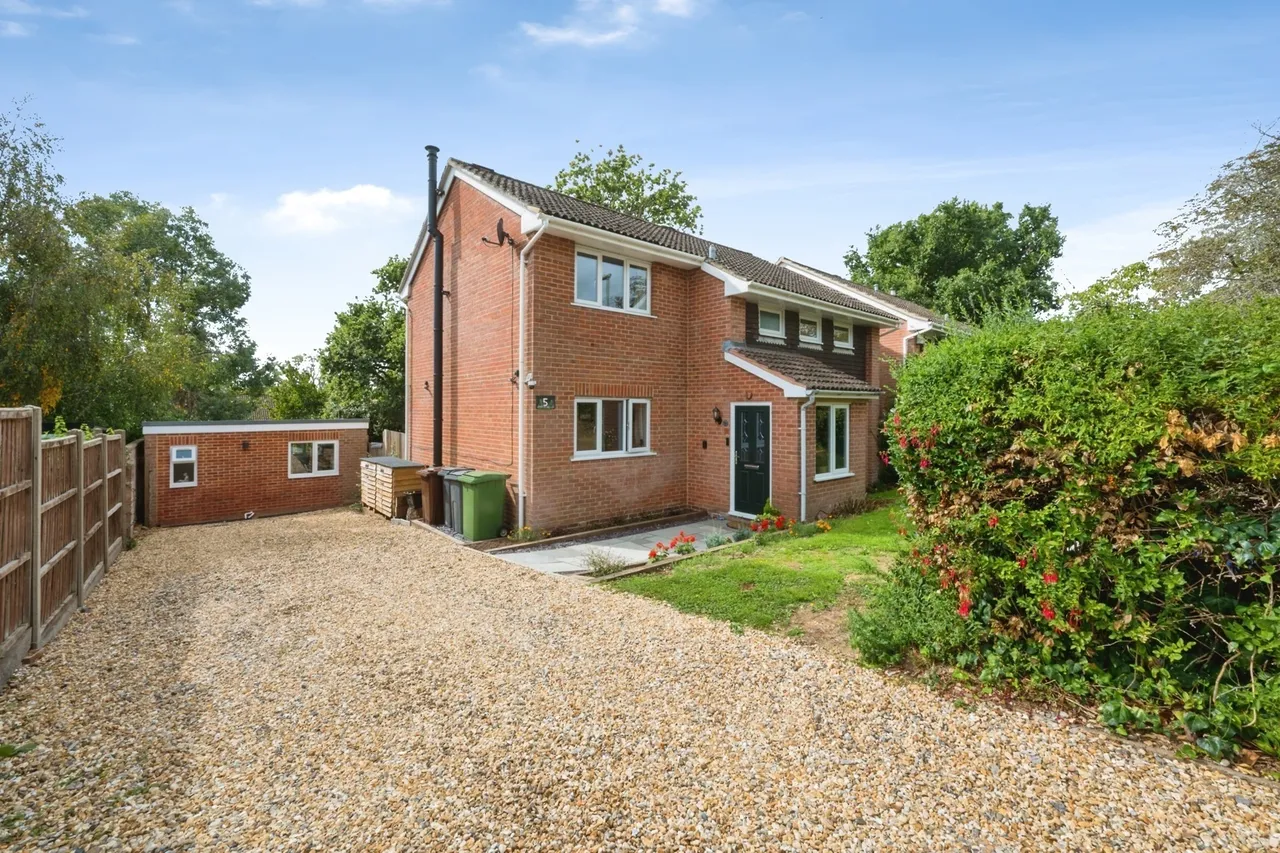 Piping Road, Colden Common, SO21, photo 26