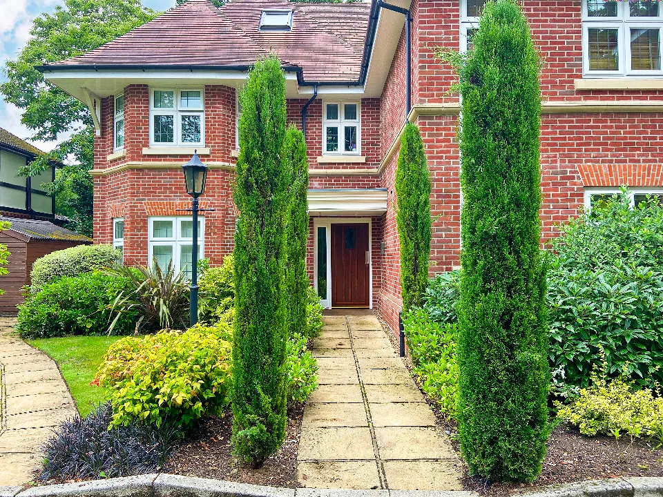 2 bed flat to rent — Grasmere, Knightsbridge Road, Camberley, GU15 3TS