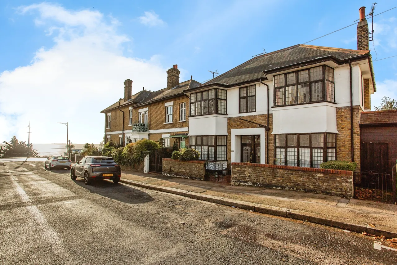 4 bed house for sale — Westcliff Parade, Westcliff-on-Sea, Essex, SS0