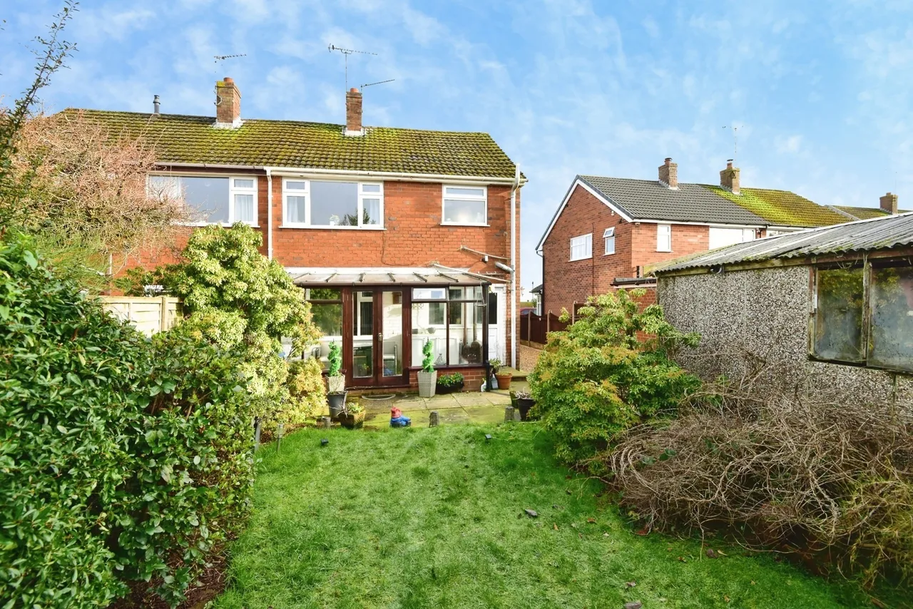 Hollies Drive, Stoke-on-Trent, Staffordshire, ST3, photo 18