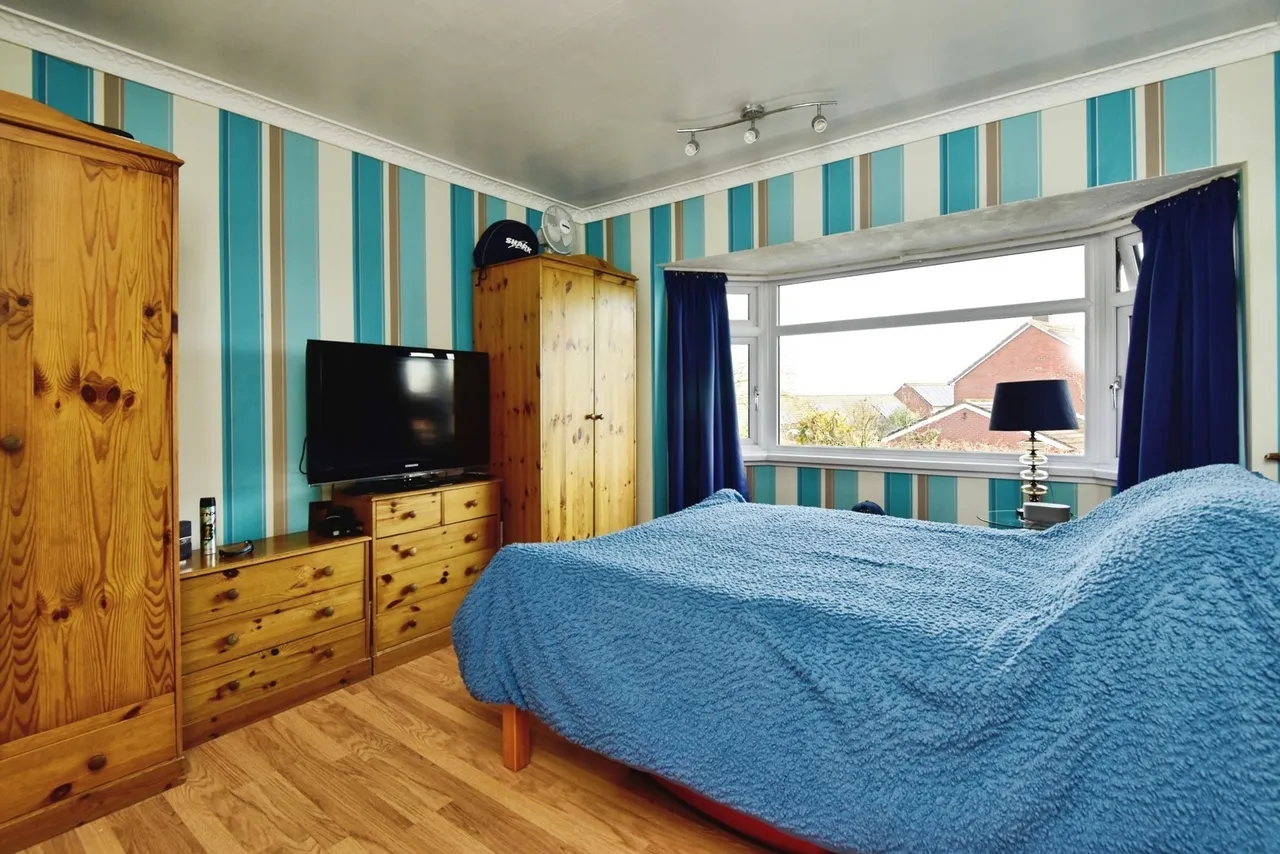 Hollies Drive, Stoke-on-Trent, Staffordshire, ST3, photo 10