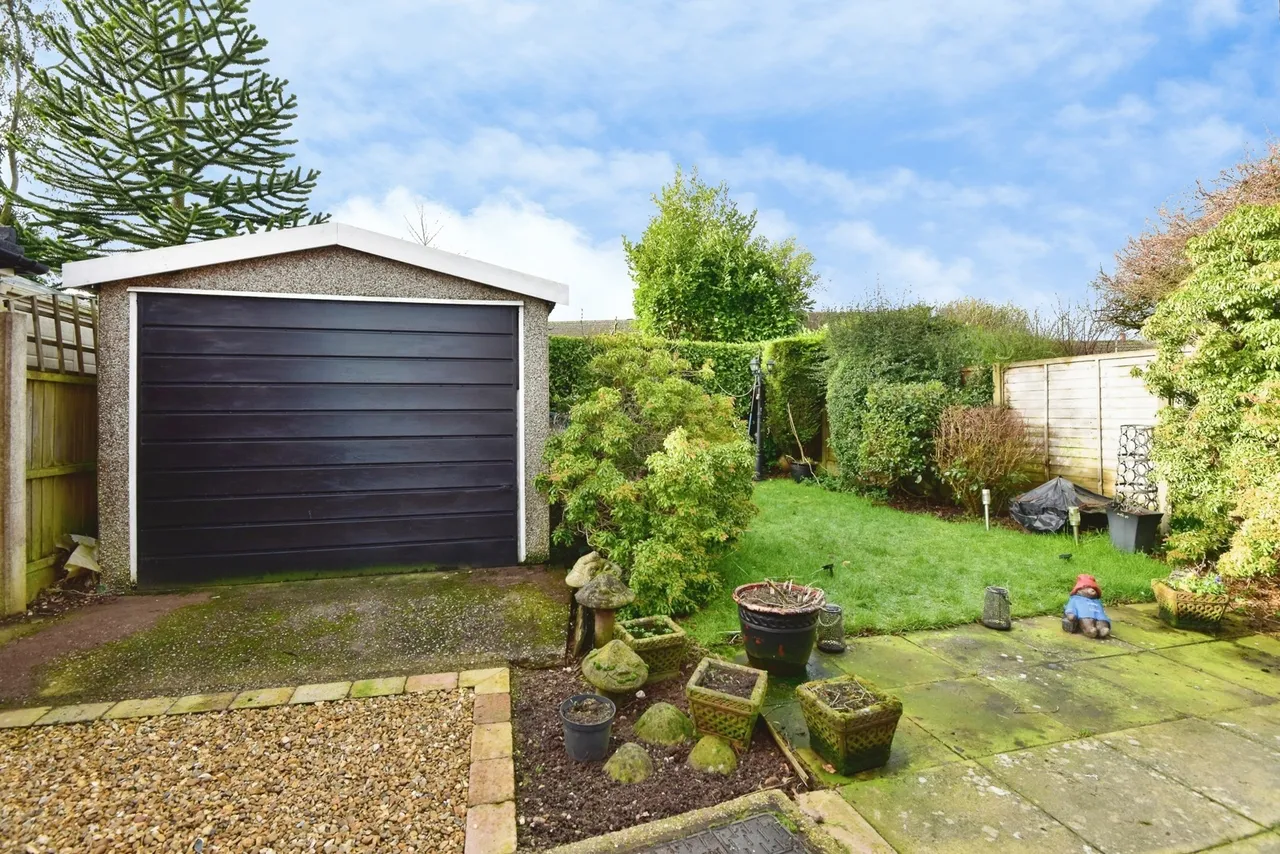 Hollies Drive, Stoke-on-Trent, Staffordshire, ST3, photo 21