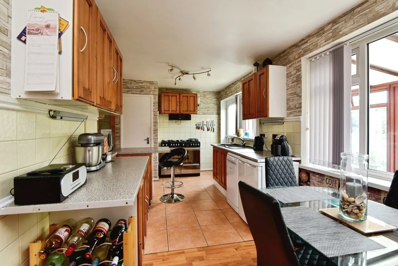 Hollies Drive, Stoke-on-Trent, Staffordshire, ST3, photo 4