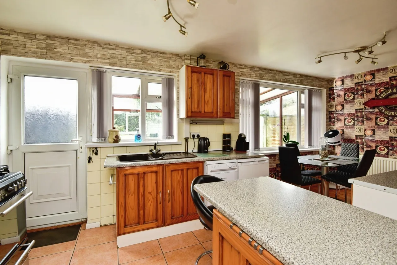 Hollies Drive, Stoke-on-Trent, Staffordshire, ST3, photo 5