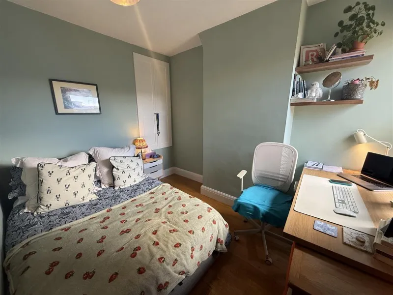 Linkfield Road, photo 9
