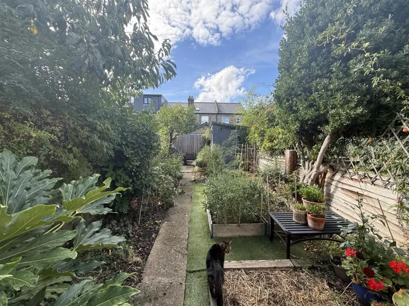 Linkfield Road, photo 10