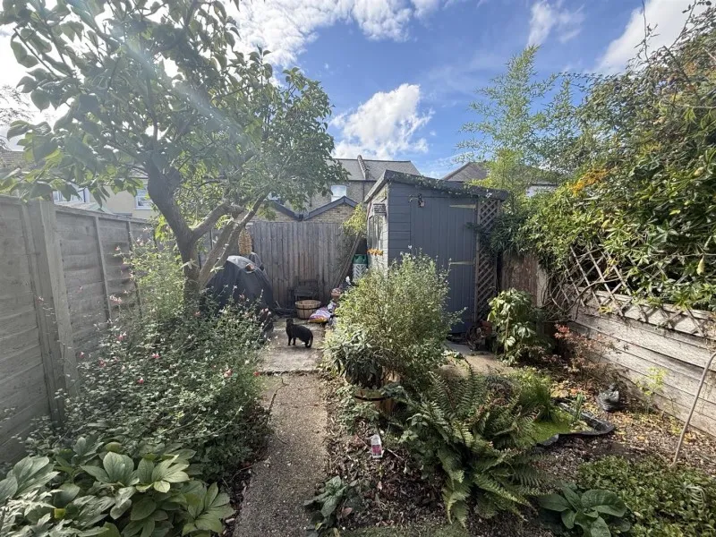 Linkfield Road, photo 11