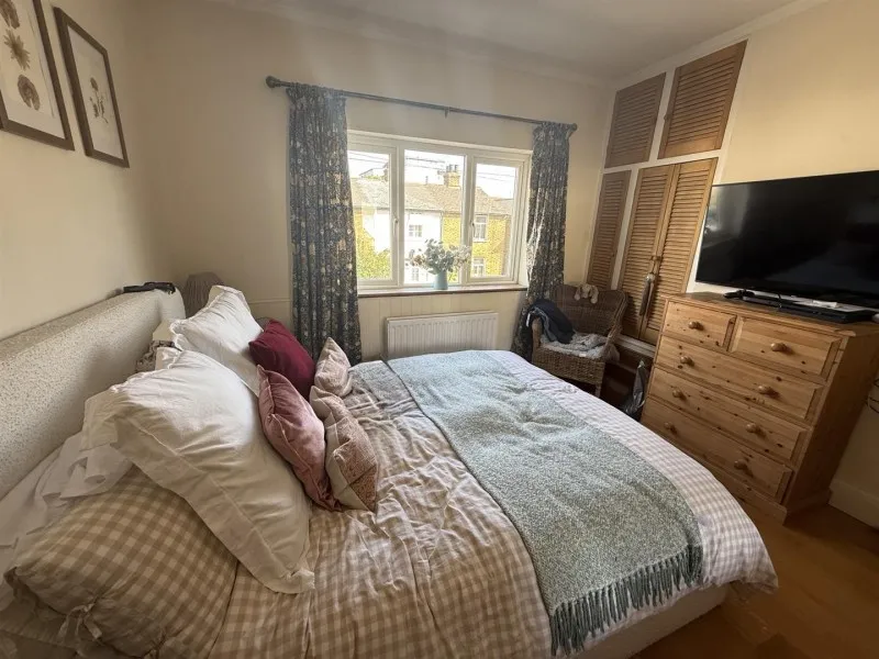 Linkfield Road, photo 5