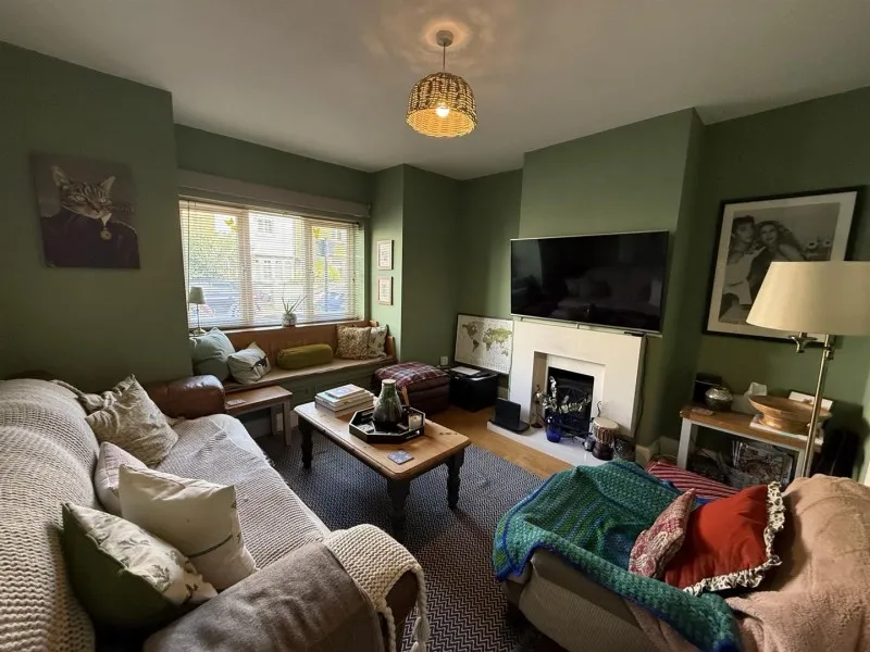 2 bed house to rent, Linkfield Road