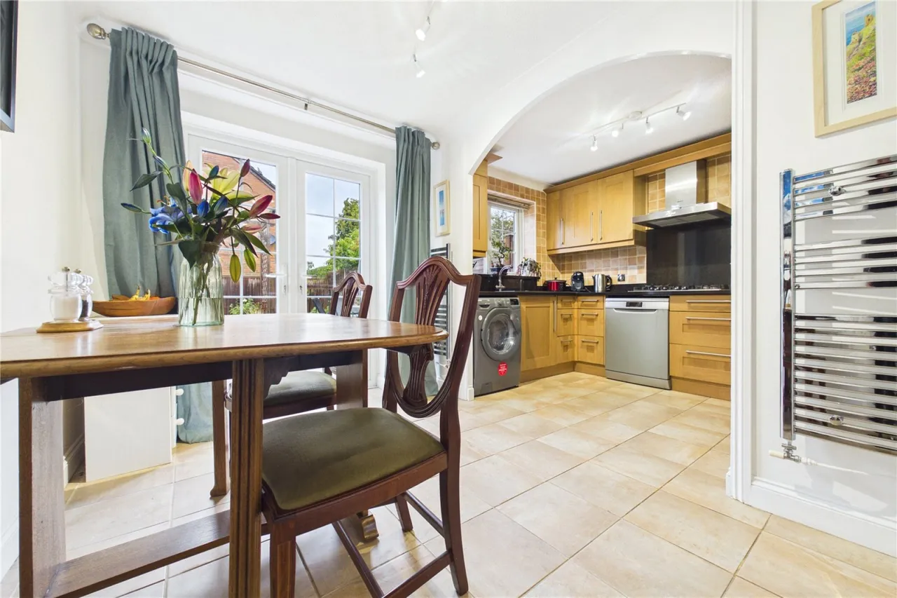 Wheeler Close, Burghfield Common, RG7, photo 5