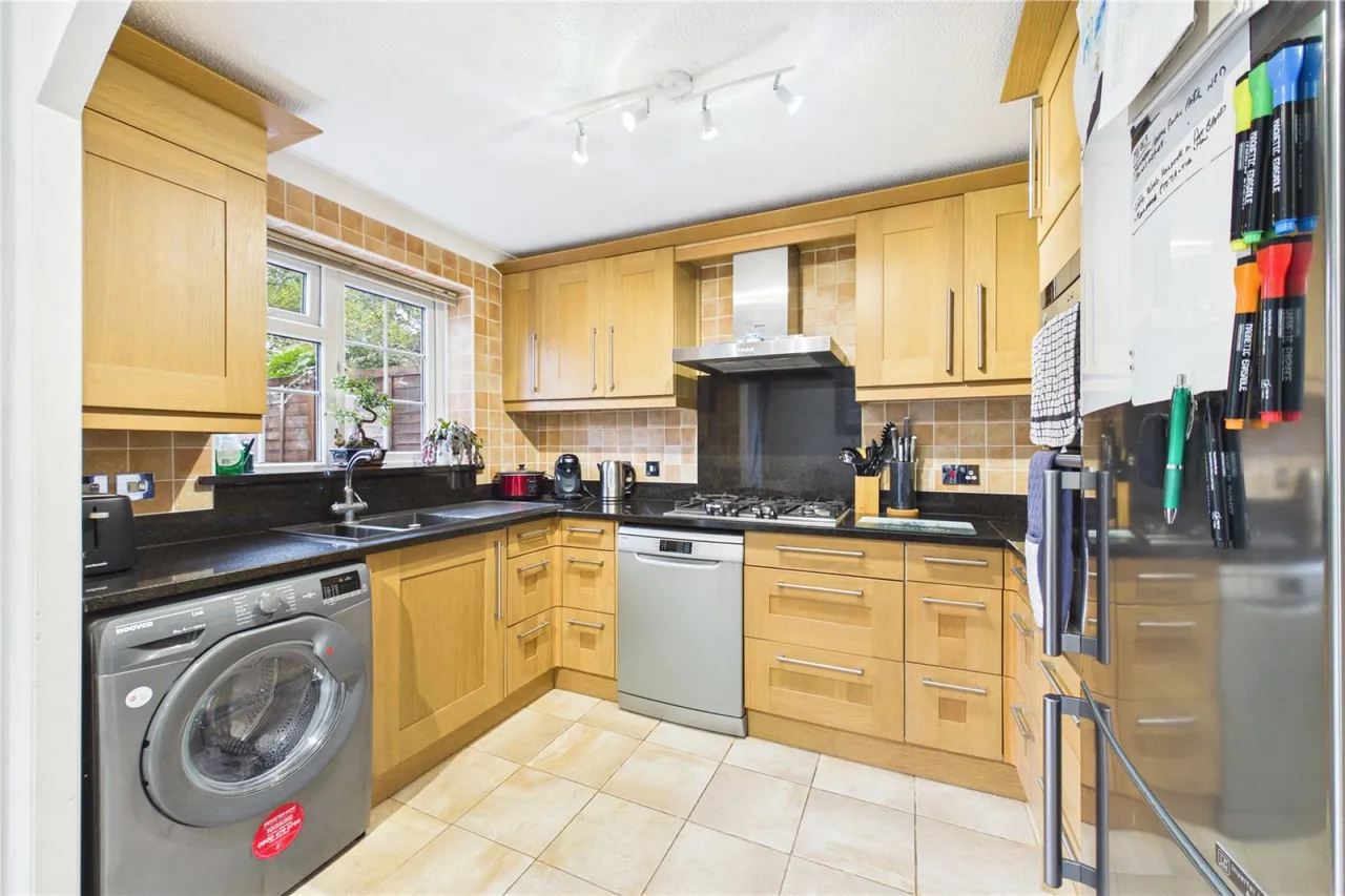 Wheeler Close, Burghfield Common, RG7, photo 8