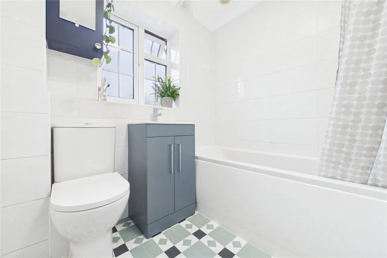 Wheeler Close, Burghfield Common, RG7, photo 12