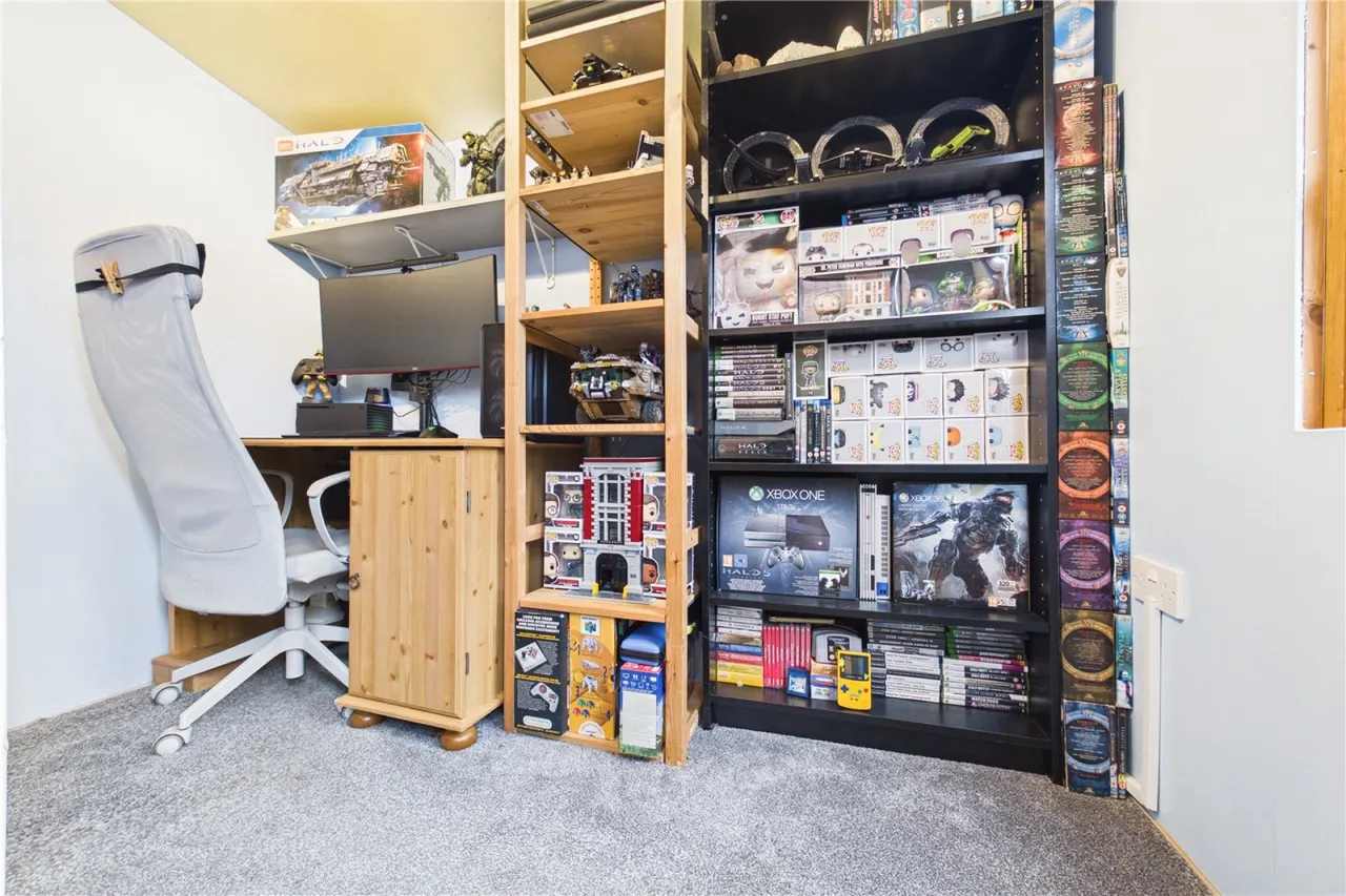 Wheeler Close, Burghfield Common, RG7, photo 13