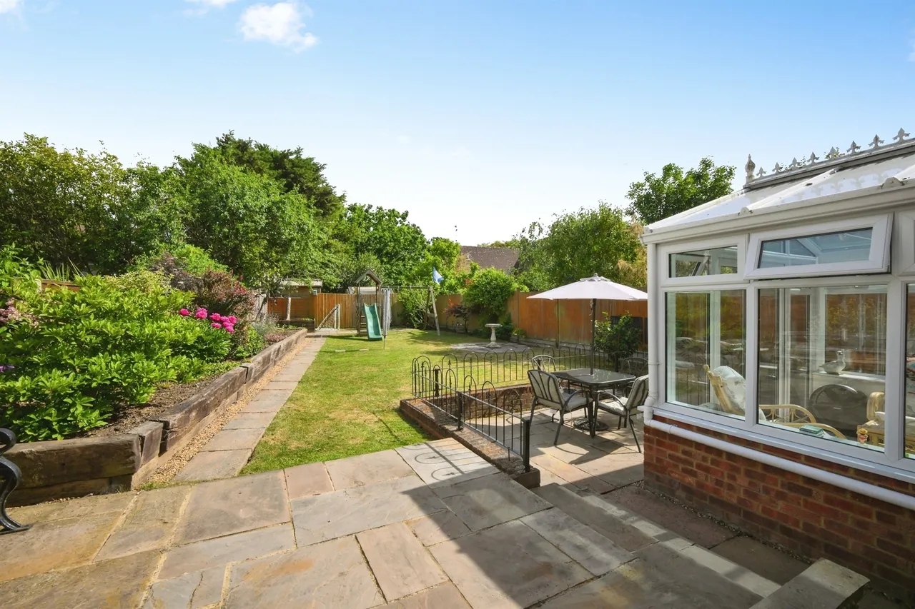 Bumbles Green, Nazeing, EN9, photo 3