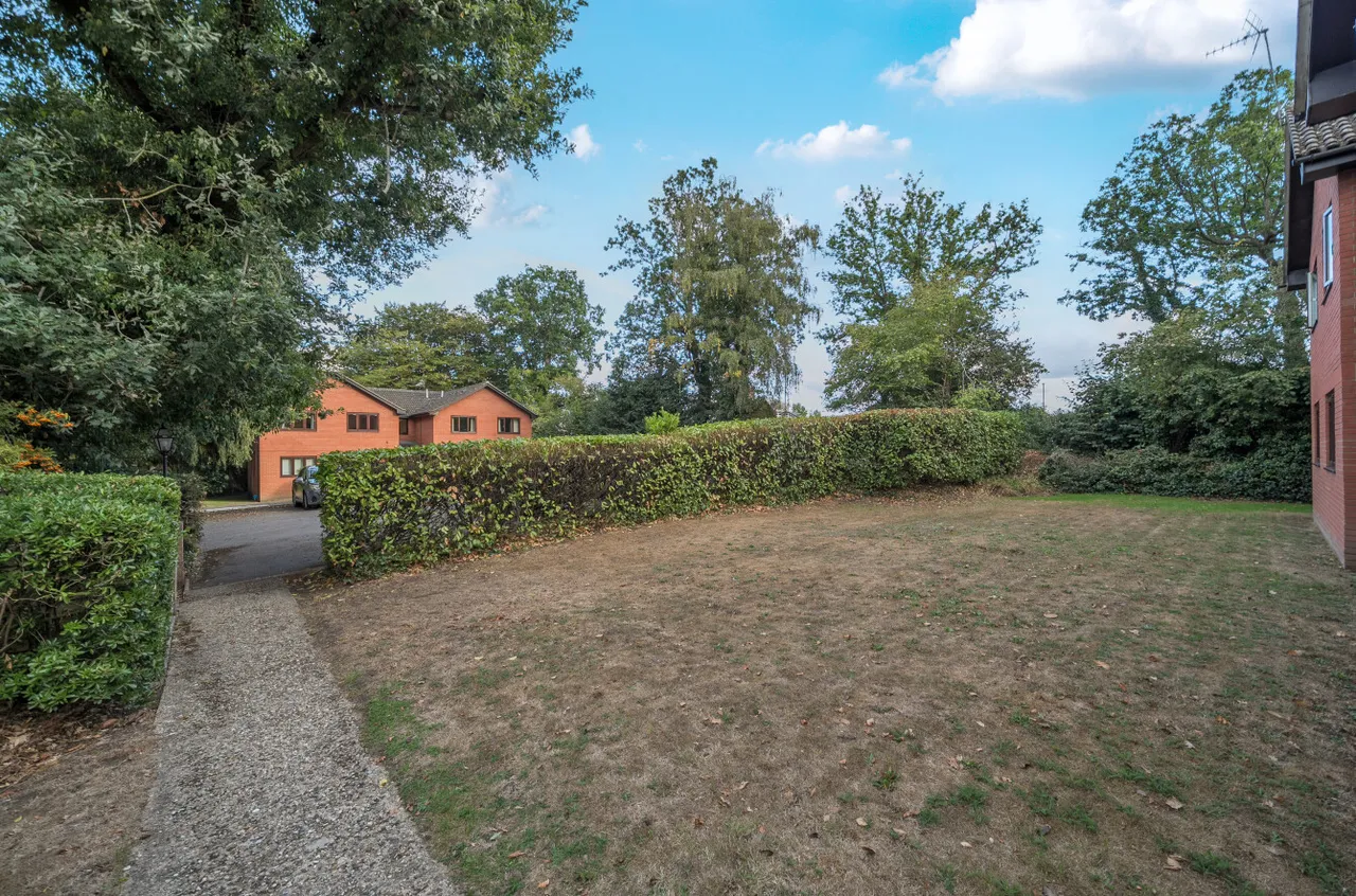 Minley Grove, Fleet, GU51, photo 8