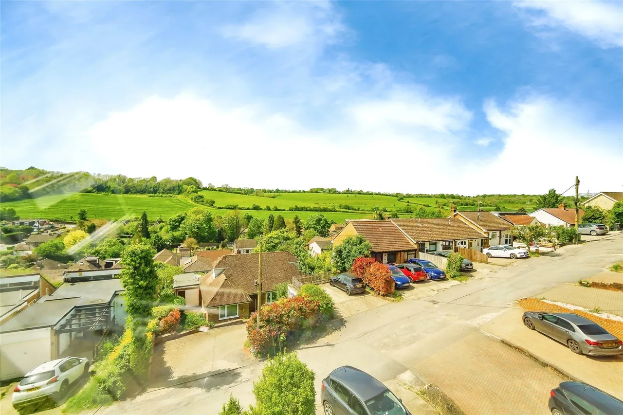 3 bed house for sale — Sunningvale Avenue, Biggin Hill, Westerham, TN16