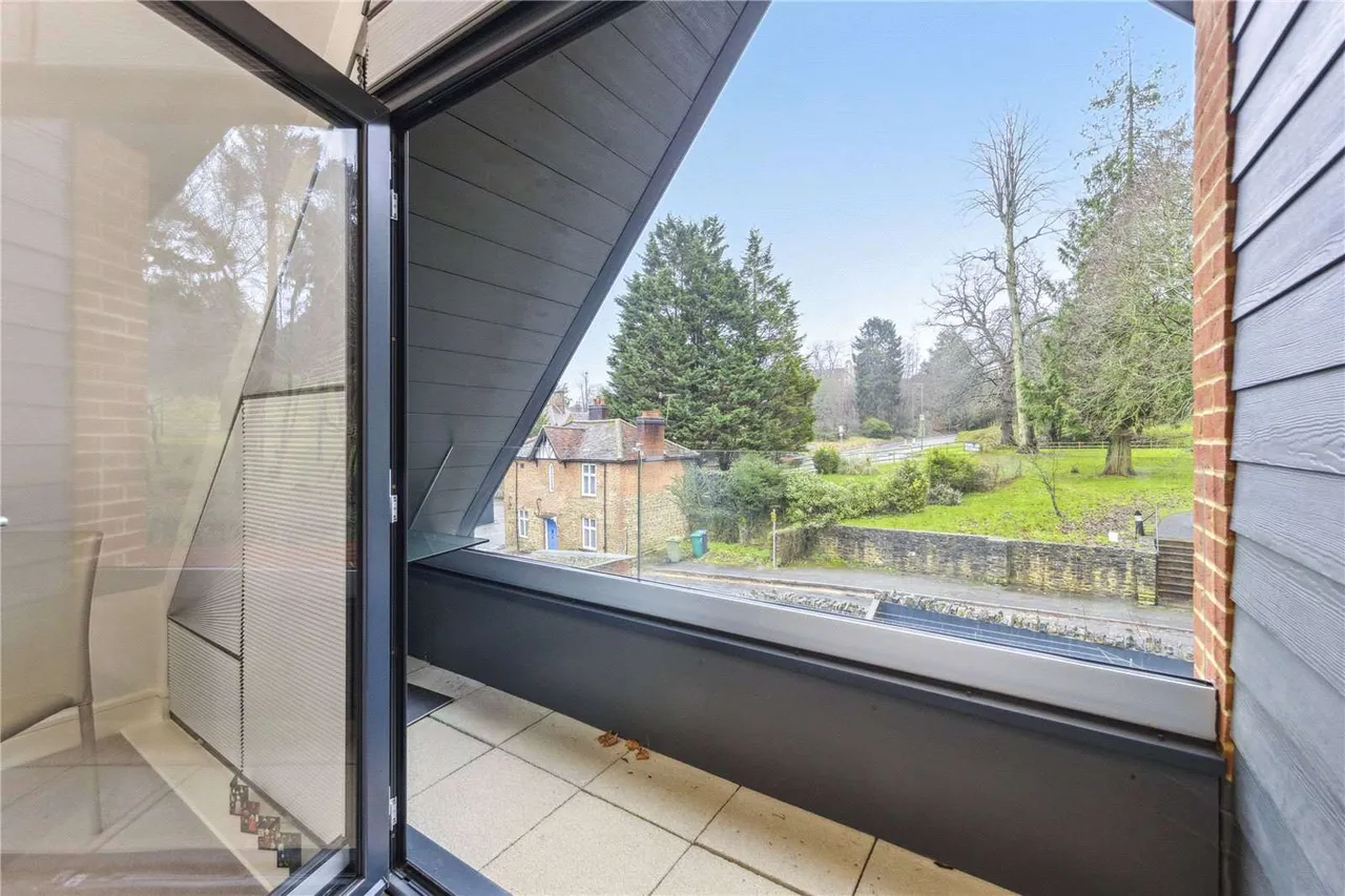 Chestnut Avenue, Guildford, Surrey, GU2 4AE, photo 8