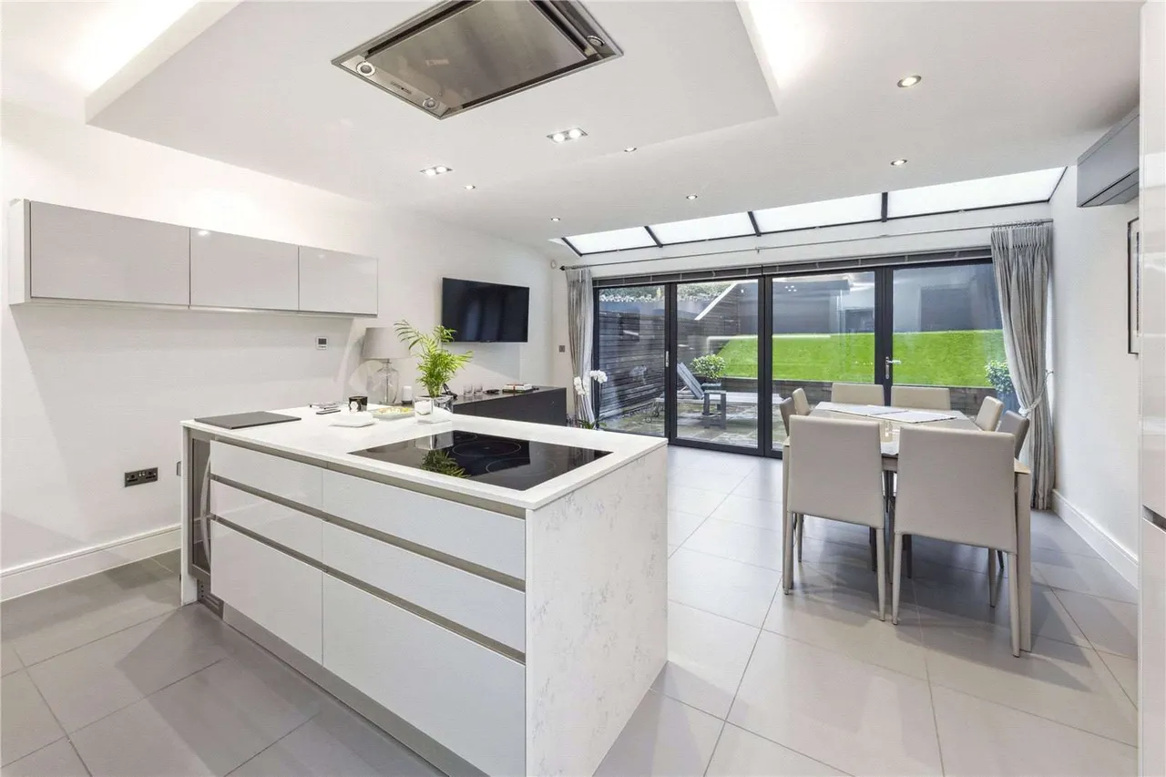 Chestnut Avenue, Guildford, Surrey, GU2 4AE, photo 4