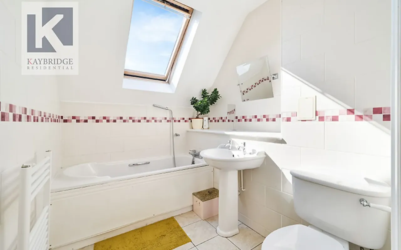 East Street, St. Georges Court, KT17, photo 8