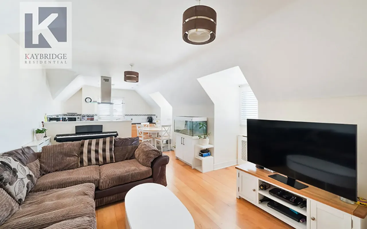 East Street, St. Georges Court, KT17, photo 5