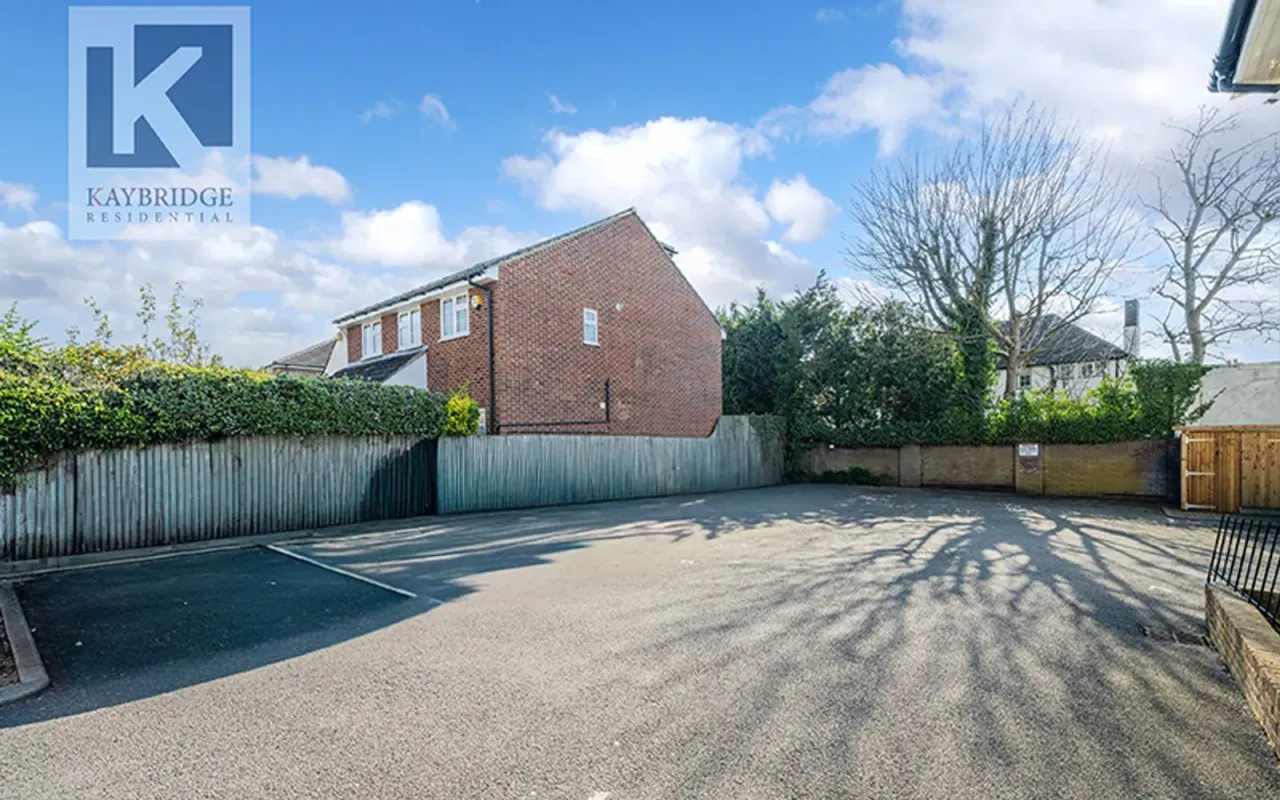 East Street, St. Georges Court, KT17, photo 12