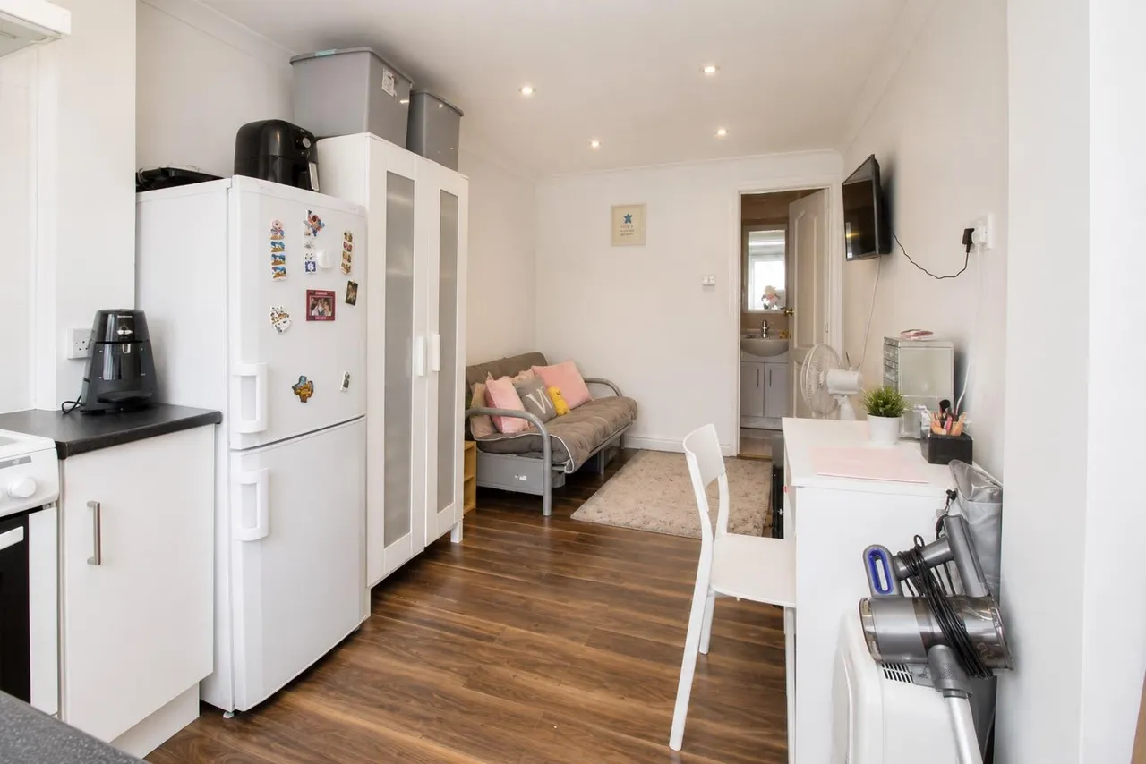 Lambs Lane South, Rainham, RM13, photo 25