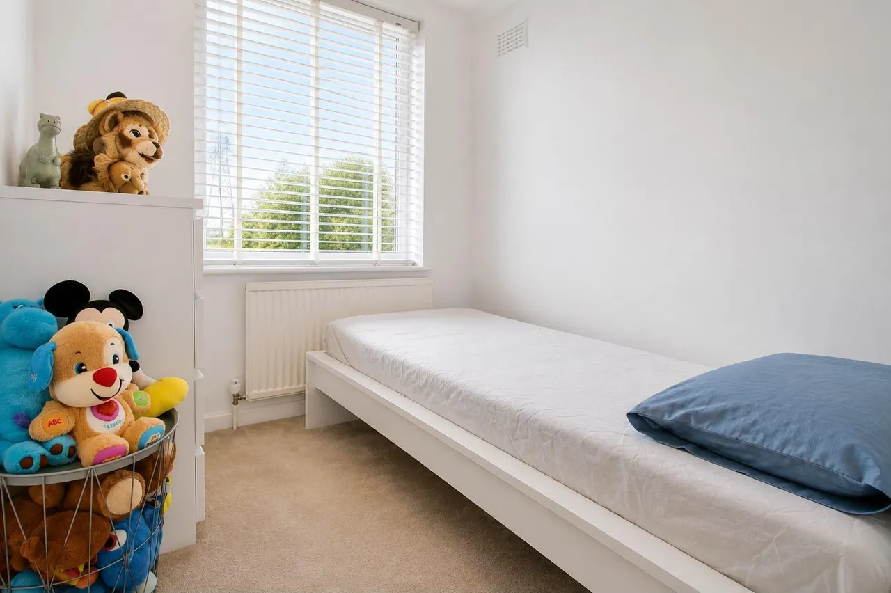 Lambs Lane South, Rainham, RM13, photo 14