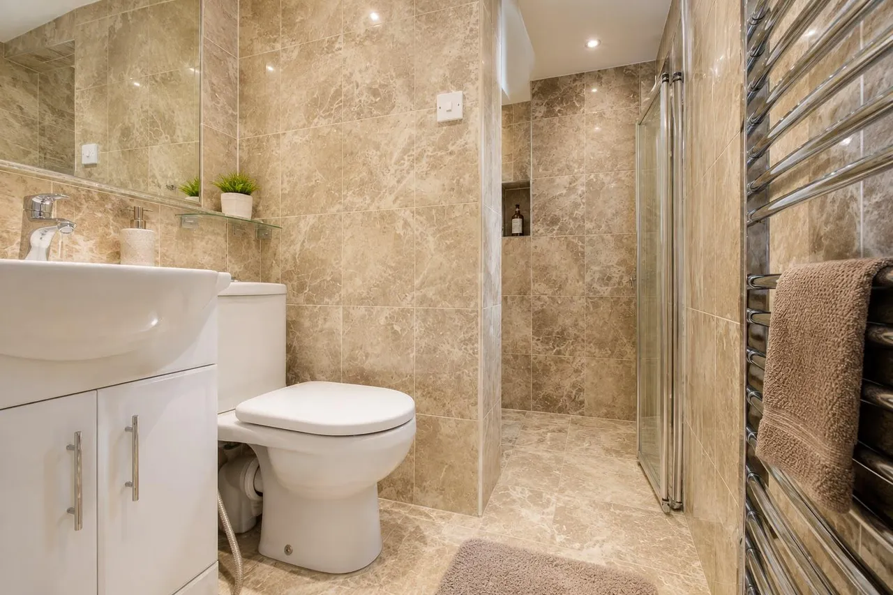 Lambs Lane South, Rainham, RM13, photo 19