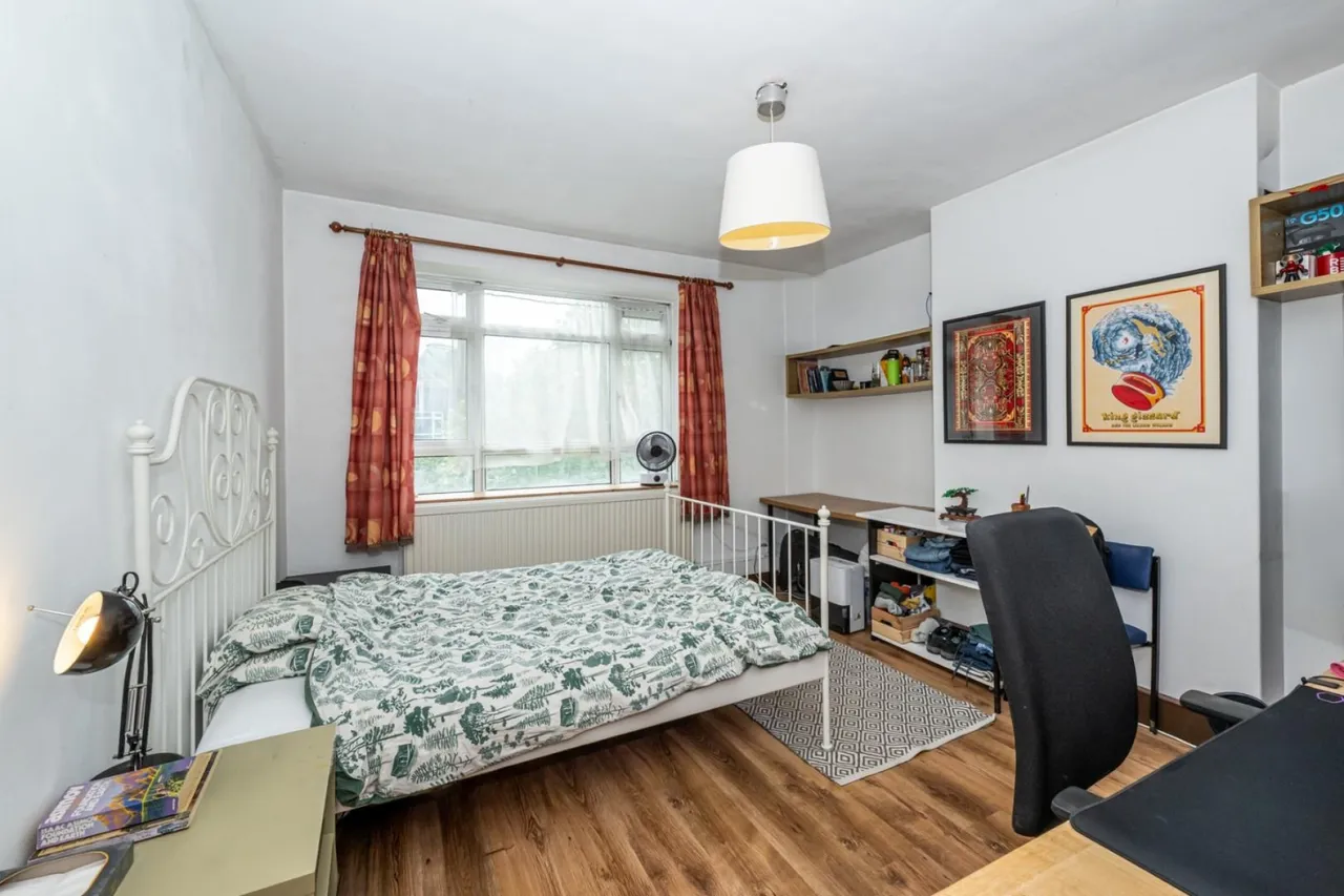 Champlain House, White City Estate, W12, photo 4
